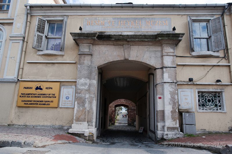 20100401_082827 D3 (1).jpg - Once a museum, now a quasi-governmental building, this building faces the Bosphorus through the archway